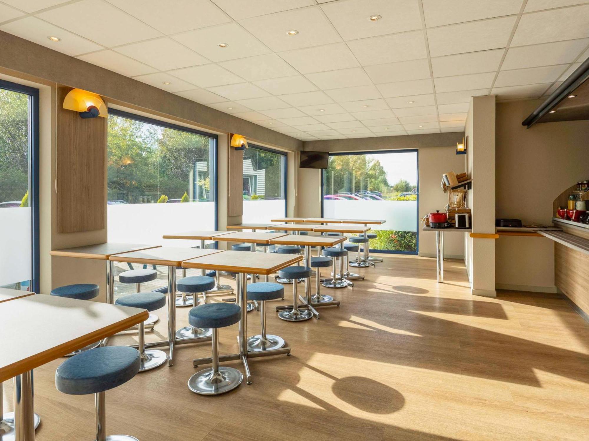 Ibis Budget Charleroi Airport Экстерьер фото