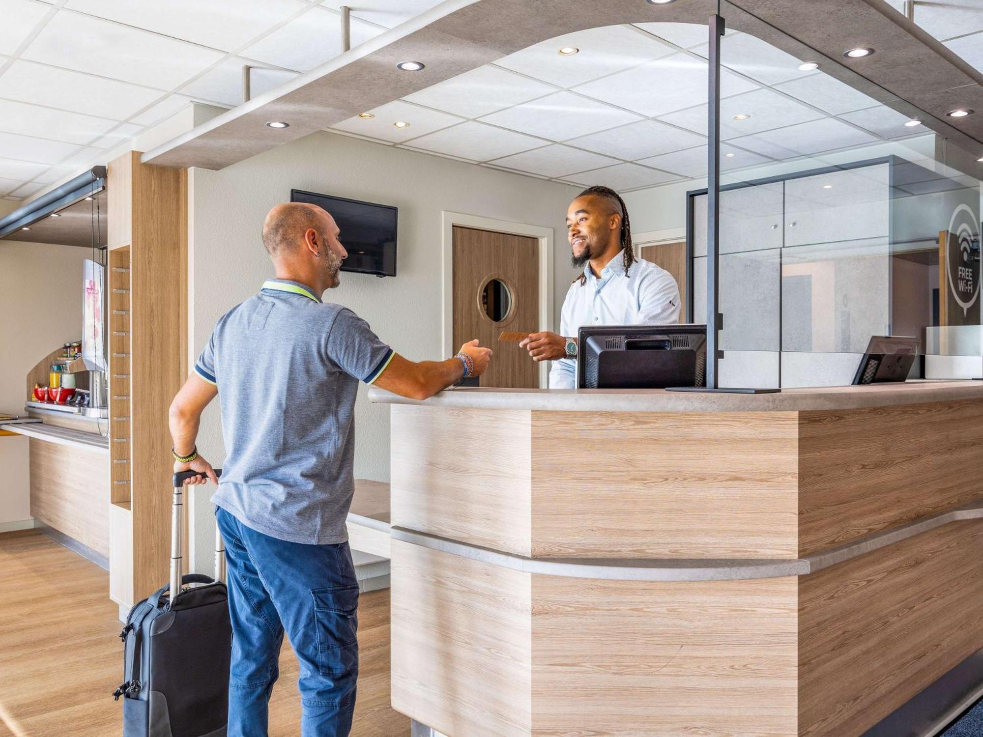 Ibis Budget Charleroi Airport Экстерьер фото