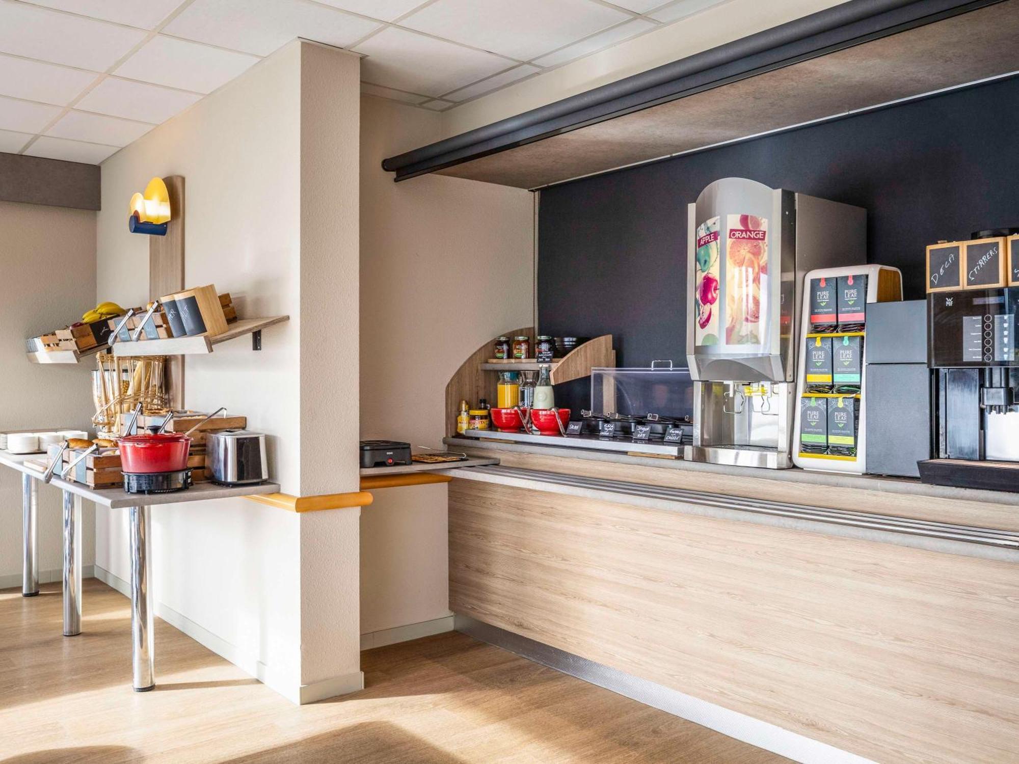 Ibis Budget Charleroi Airport Экстерьер фото