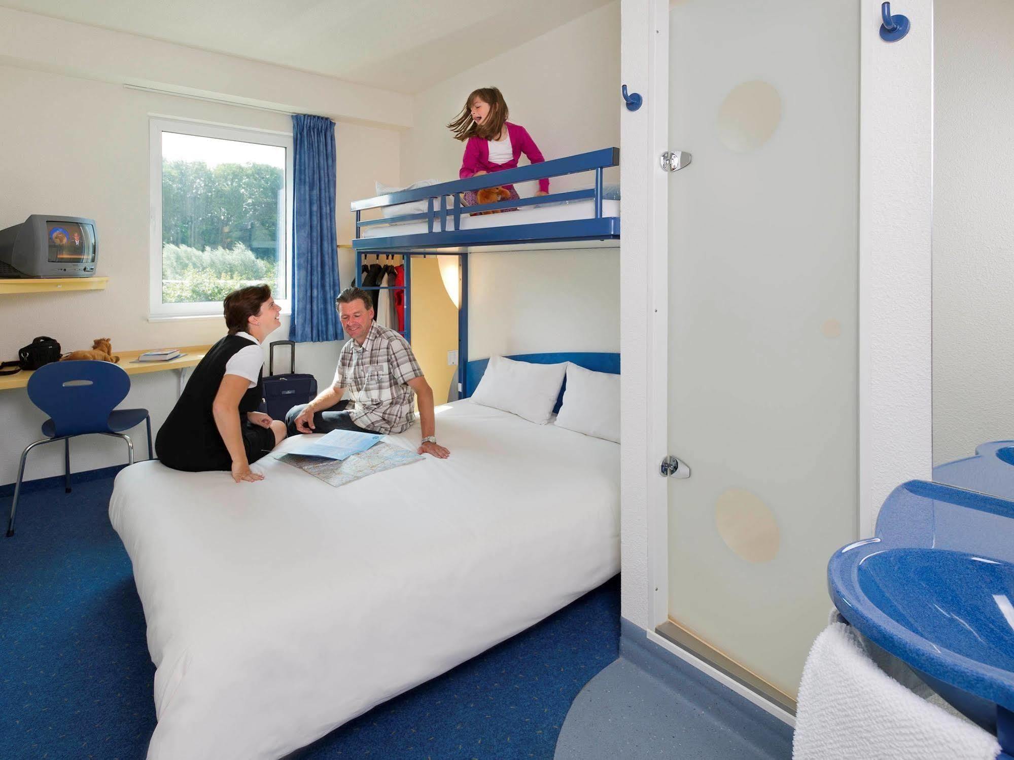 Ibis Budget Charleroi Airport Экстерьер фото